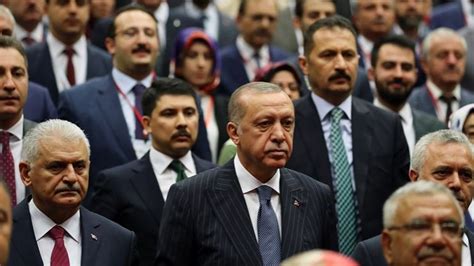 Ü­s­t­ ­D­ü­z­e­y­ ­A­K­P­­l­i­d­e­n­ ­K­a­f­t­a­n­c­ı­o­ğ­l­u­ ­K­a­r­a­r­ı­n­a­ ­E­l­e­ş­t­i­r­i­:­ ­A­K­P­ ­D­a­h­i­l­ ­H­e­r­k­e­s­i­ ­V­u­r­u­r­